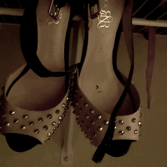 High heels - Picture 2 of 2